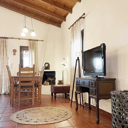 Modern With Swimming Pool Near The Sea * Roumeli
