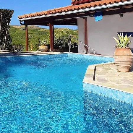 Modern With Swimming Pool Near The Sea *